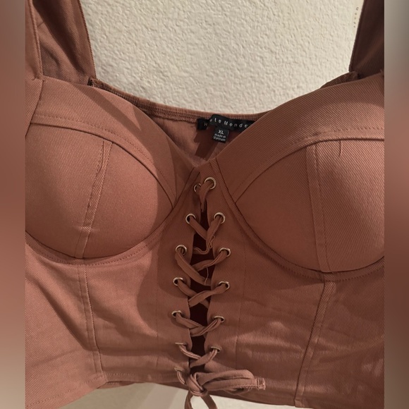 Hutch Tops - “Hute monde”Very cute women’s top